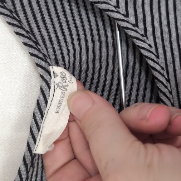 Forever Rose Black Grey Striped Midi Dress Scoop Neck Short Sleeve Size Small - Picture 2 of 5